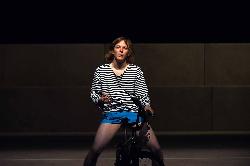 L'Âge bête, mise en scène Lara Marcou ©Tristan Jeanne-Valès L'Âge bête, mise en scène Lara Marcou ©Tristan Jeanne-Valès